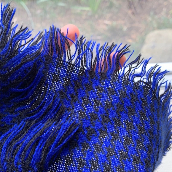 Black & Royal Blue Houndstooth Wrap/Scarf - Picture 5 of 5